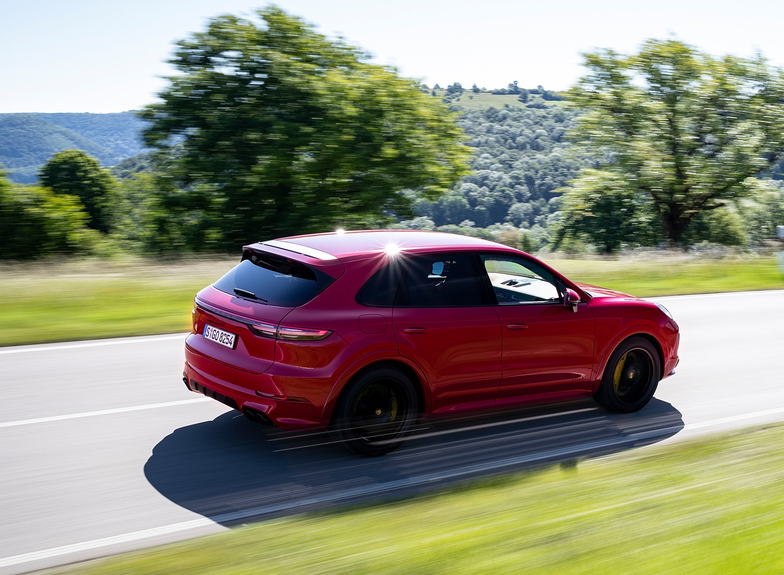 2021 Porsche Cayenne GTS (Color: Carmine Red) Rear Three-Quarter Wallpapers (4)
