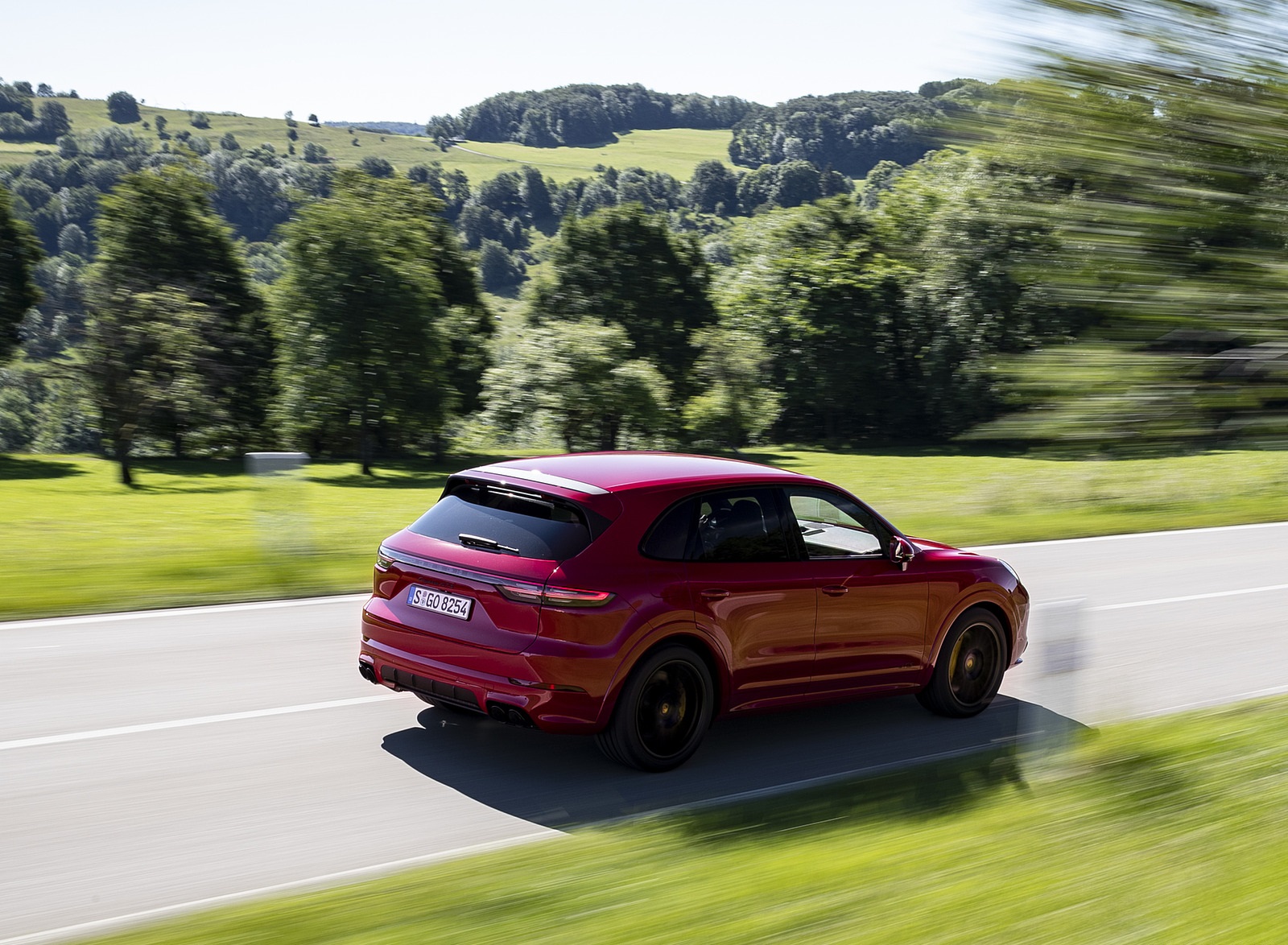 2021 Porsche Cayenne GTS (Color: Carmine Red) Rear Three-Quarter Wallpapers (5)