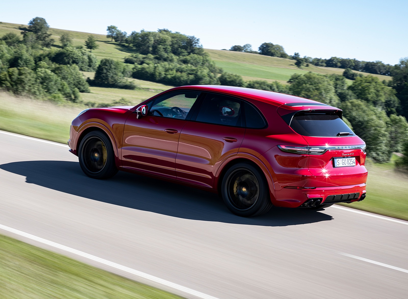 2021 Porsche Cayenne GTS (Color: Carmine Red) Rear Three-Quarter Wallpapers (7)