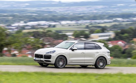 2021 Porsche Cayenne GTS (Color: Sechura Beige Metallic) Front Three-Quarter Wallpapers 450x275 (42)