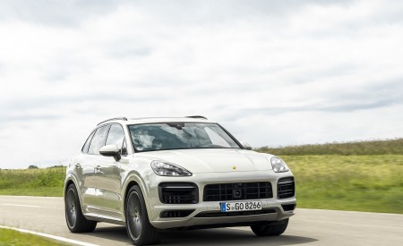 2021 Porsche Cayenne GTS (Color: Sechura Beige Metallic) Front Three-Quarter Wallpapers 450x275 (31)