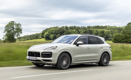 2021 Porsche Cayenne GTS (Color: Sechura Beige Metallic) Front Three-Quarter Wallpapers 450x275 (44)