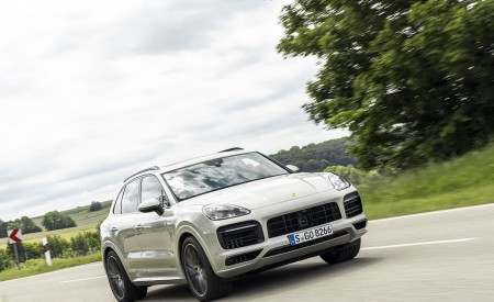 2021 Porsche Cayenne GTS (Color: Sechura Beige Metallic) Front Three-Quarter Wallpapers 450x275 (45)