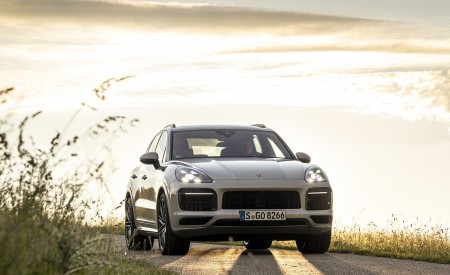 2021 Porsche Cayenne GTS (Color: Sechura Beige Metallic) Front Wallpapers 450x275 (55)