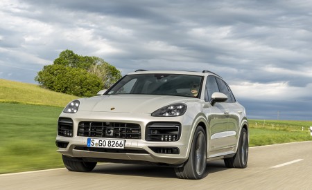 2021 Porsche Cayenne GTS (Color: Sechura Beige Metallic) Front Wallpapers 450x275 (46)