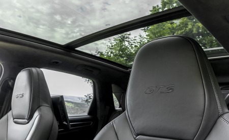 2021 Porsche Cayenne GTS (Color: Sechura Beige Metallic) Panoramic Roof Wallpapers 450x275 (74)