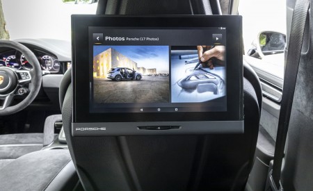 2021 Porsche Cayenne GTS (Color: Sechura Beige Metallic) Rear Seat Entertainment System Wallpapers 450x275 (73)