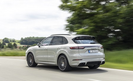 2021 Porsche Cayenne GTS (Color: Sechura Beige Metallic) Rear Three-Quarter Wallpapers 450x275 (51)