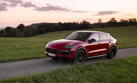 2021 Porsche Cayenne GTS Coupe (Color: Carmine Red) Front Three-Quarter Wallpapers 450x275 (25)