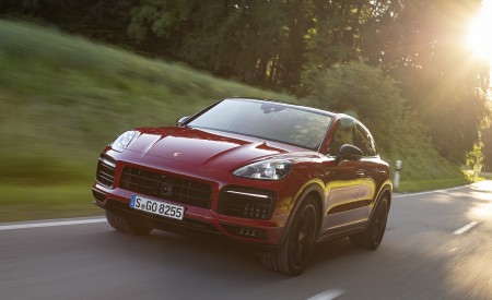 2021 Porsche Cayenne GTS Coupe (Color: Carmine Red) Front Wallpapers 450x275 (14)