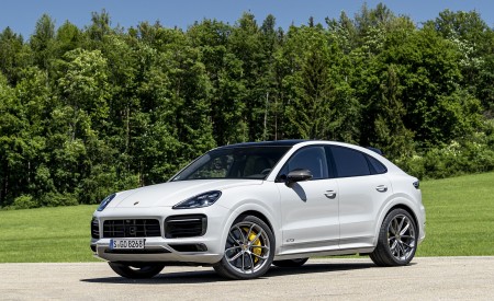 2021 Porsche Cayenne GTS Coupe (Color: Crayon) Front Three-Quarter Wallpapers 450x275 (91)