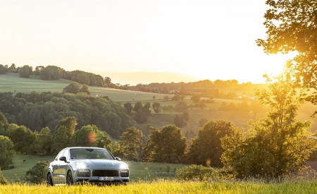 2021 Porsche Cayenne GTS Coupe (Color: Crayon) Front Three-Quarter Wallpapers 450x275 (79)