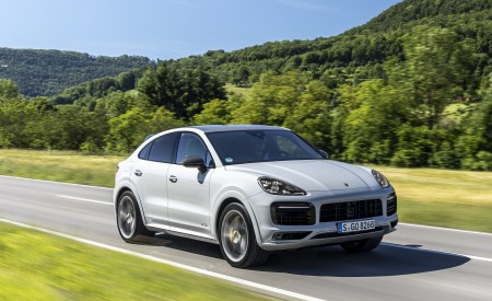 2021 Porsche Cayenne GTS Coupe (Color: Crayon) Front Three-Quarter Wallpapers 450x275 (55)