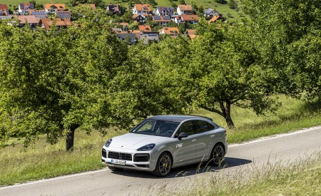 2021 Porsche Cayenne GTS Coupe (Color: Crayon) Front Three-Quarter Wallpapers 450x275 (80)