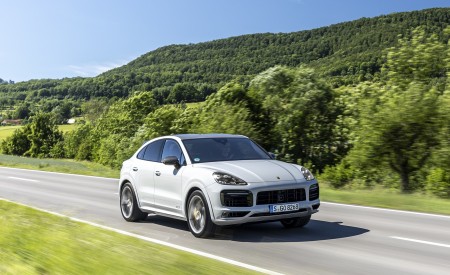 2021 Porsche Cayenne GTS Coupe (Color: Crayon) Front Three-Quarter Wallpapers 450x275 (56)