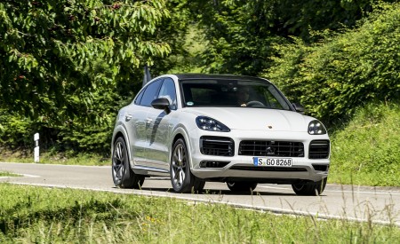 2021 Porsche Cayenne GTS Coupe (Color: Crayon) Front Three-Quarter Wallpapers 450x275 (92)
