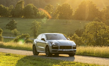 2021 Porsche Cayenne GTS Coupe (Color: Crayon) Front Three-Quarter Wallpapers 450x275 (81)
