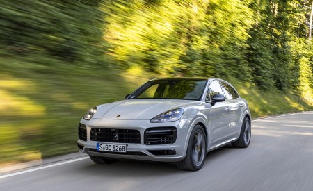 2021 Porsche Cayenne GTS Coupe (Color: Crayon) Front Three-Quarter Wallpapers 450x275 (70)