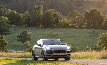 2021 Porsche Cayenne GTS Coupe (Color: Crayon) Front Wallpapers 450x275 (82)