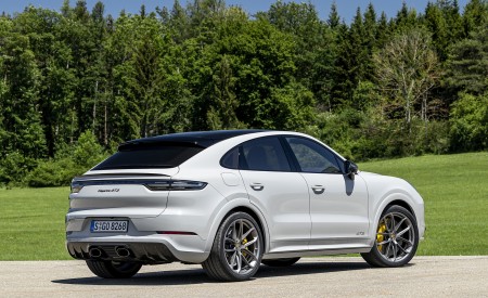 2021 Porsche Cayenne GTS Coupe (Color: Crayon) Rear Three-Quarter Wallpapers 450x275 (95)
