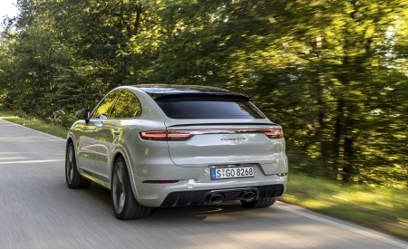 2021 Porsche Cayenne GTS Coupe (Color: Crayon) Rear Three-Quarter Wallpapers 450x275 (72)
