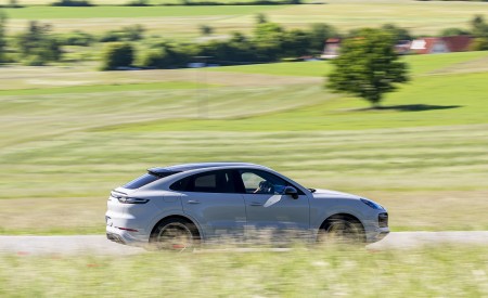 2021 Porsche Cayenne GTS Coupe (Color: Crayon) Side Wallpapers 450x275 (75)