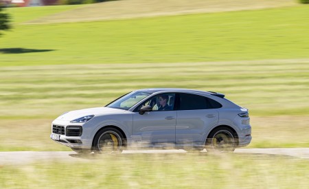 2021 Porsche Cayenne GTS Coupe (Color: Crayon) Side Wallpapers 450x275 (77)