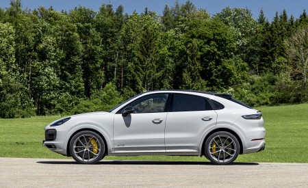 2021 Porsche Cayenne GTS Coupe (Color: Crayon) Side Wallpapers 450x275 (98)