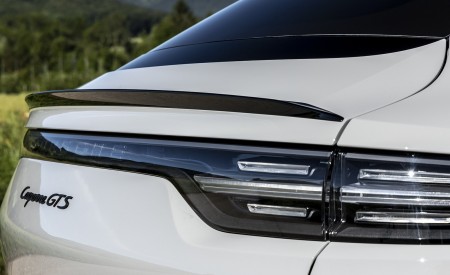 2021 Porsche Cayenne GTS Coupe (Color: Crayon) Spoiler Wallpapers 450x275 (102)