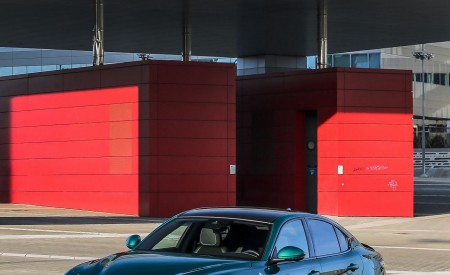 2020 Alfa Romeo Giulia Quadrifoglio Front Three-Quarter Wallpapers 450x275 (14)