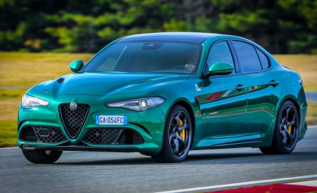 2020 Alfa Romeo Giulia Quadrifoglio Front Three-Quarter Wallpapers 450x275 (3)