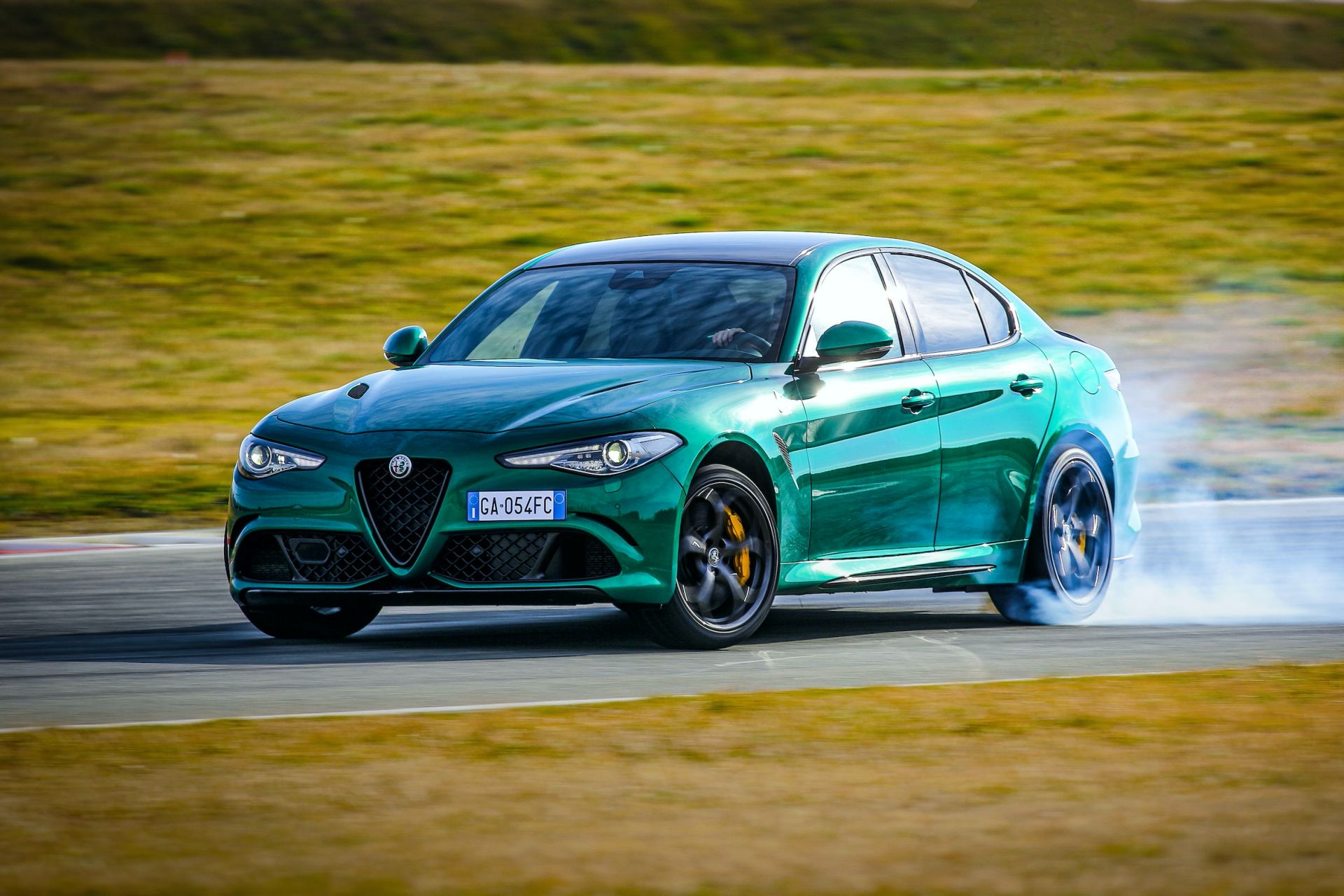 2020 Alfa Romeo Giulia Quadrifoglio Front Three-Quarter Wallpapers (5)