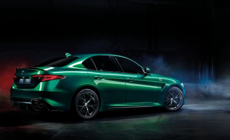 2020 Alfa Romeo Giulia Quadrifoglio Rear Three-Quarter Wallpapers 450x275 (26)