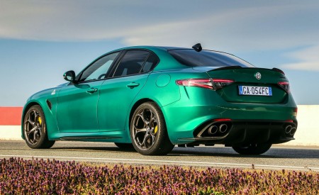 2020 Alfa Romeo Giulia Quadrifoglio Rear Three-Quarter Wallpapers 450x275 (20)