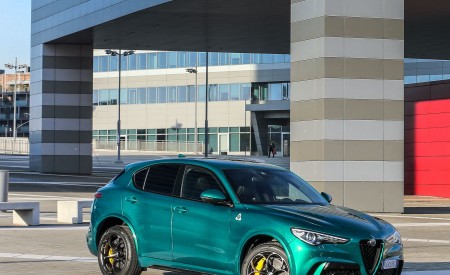 2020 Alfa Romeo Stelvio Quadrifoglio Front Three-Quarter Wallpapers 450x275 (12)