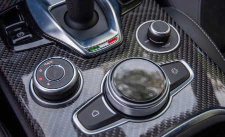 2020 Alfa Romeo Stelvio Quadrifoglio Interior Detail Wallpapers 450x275 (56)