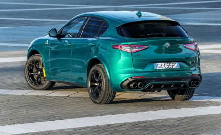 2020 Alfa Romeo Stelvio Quadrifoglio Rear Three-Quarter Wallpapers 450x275 (15)