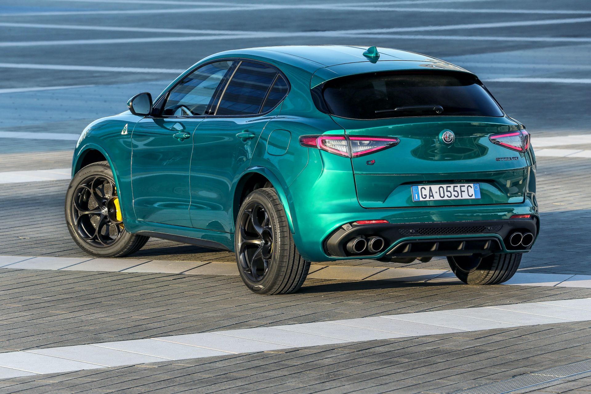 2020 Alfa Romeo Stelvio Quadrifoglio Rear Three-Quarter Wallpapers (15)