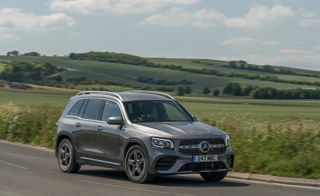 2020 Mercedes-Benz GLB 220d (UK-Spec) Front Three-Quarter Wallpapers 450x275 (13)