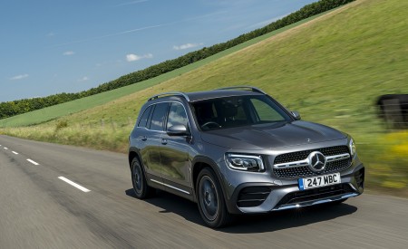 2020 Mercedes-Benz GLB 220d (UK-Spec) Front Three-Quarter Wallpapers 450x275 (6)