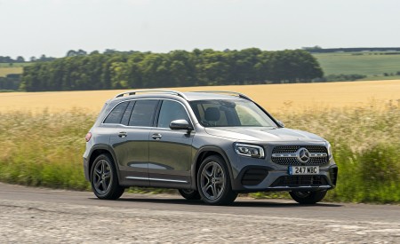 2020 Mercedes-Benz GLB 220d (UK-Spec) Front Three-Quarter Wallpapers 450x275 (14)