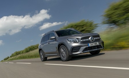2020 Mercedes-Benz GLB 220d (UK-Spec) Front Three-Quarter Wallpapers 450x275 (7)