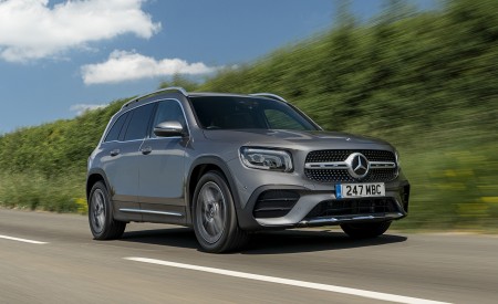2020 Mercedes-Benz GLB 220d (UK-Spec) Front Three-Quarter Wallpapers 450x275 (4)