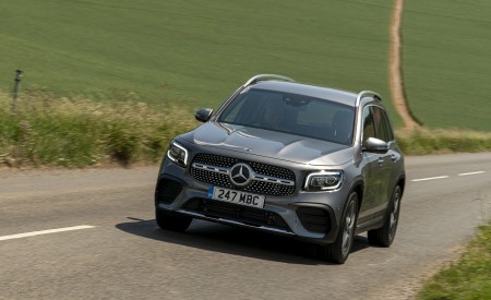2020 Mercedes-Benz GLB 220d (UK-Spec) Front Wallpapers 450x275 (9)