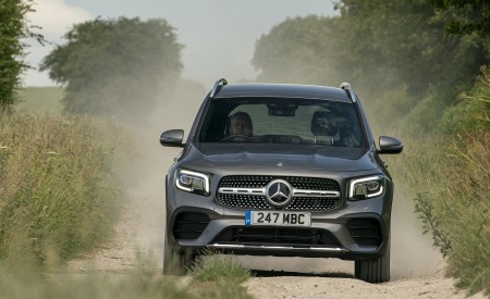 2020 Mercedes-Benz GLB 220d (UK-Spec) Front Wallpapers 450x275 (29)