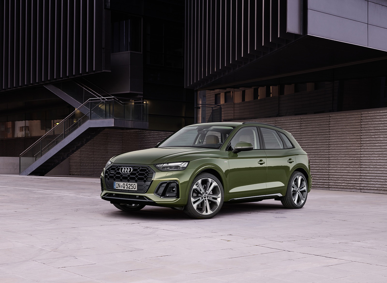2021 Audi Q5 (Color: District Green) Front Three-Quarter Wallpapers  #5 of 78