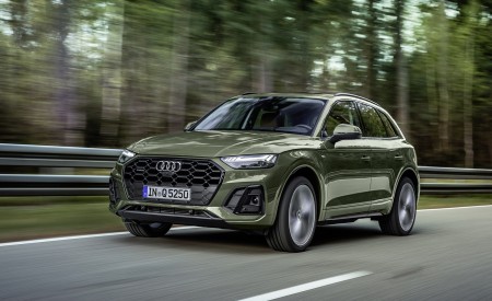 2021 Audi Q5 (Color: District Green) Front Three-Quarter Wallpapers 450x275 (2)