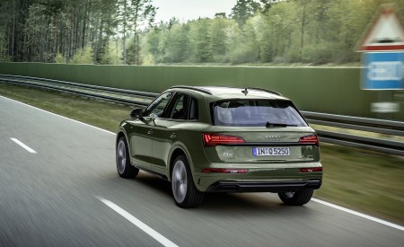 2021 Audi Q5 (Color: District Green) Rear Three-Quarter Wallpapers  450x275 (4)