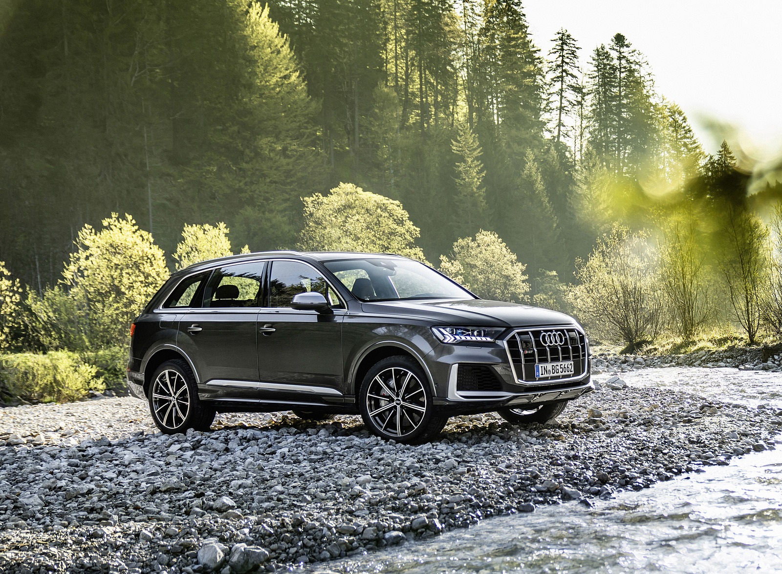 2021 Audi SQ7 TFSI (Color: Daytona Grey) Front Three-Quarter Wallpapers  (12)
