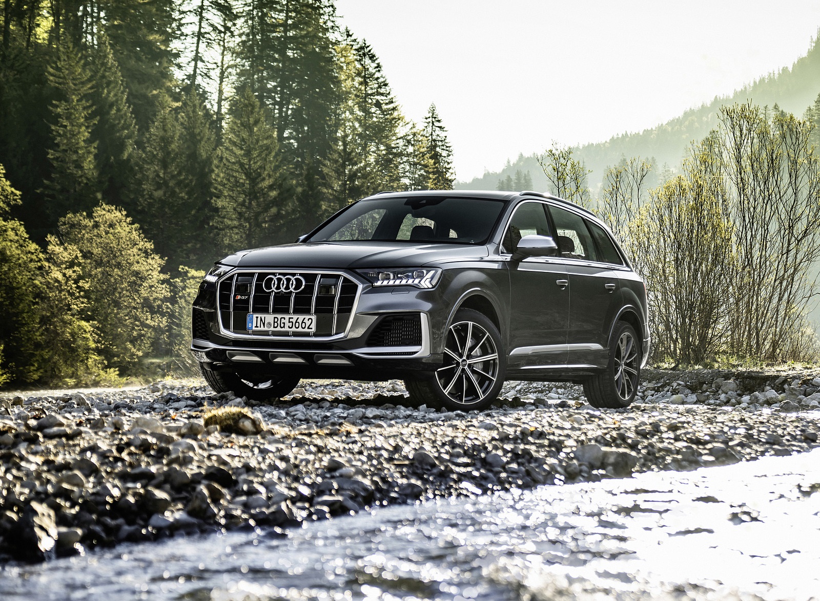 2021 Audi SQ7 TFSI (Color: Daytona Grey) Front Three-Quarter Wallpapers (13)